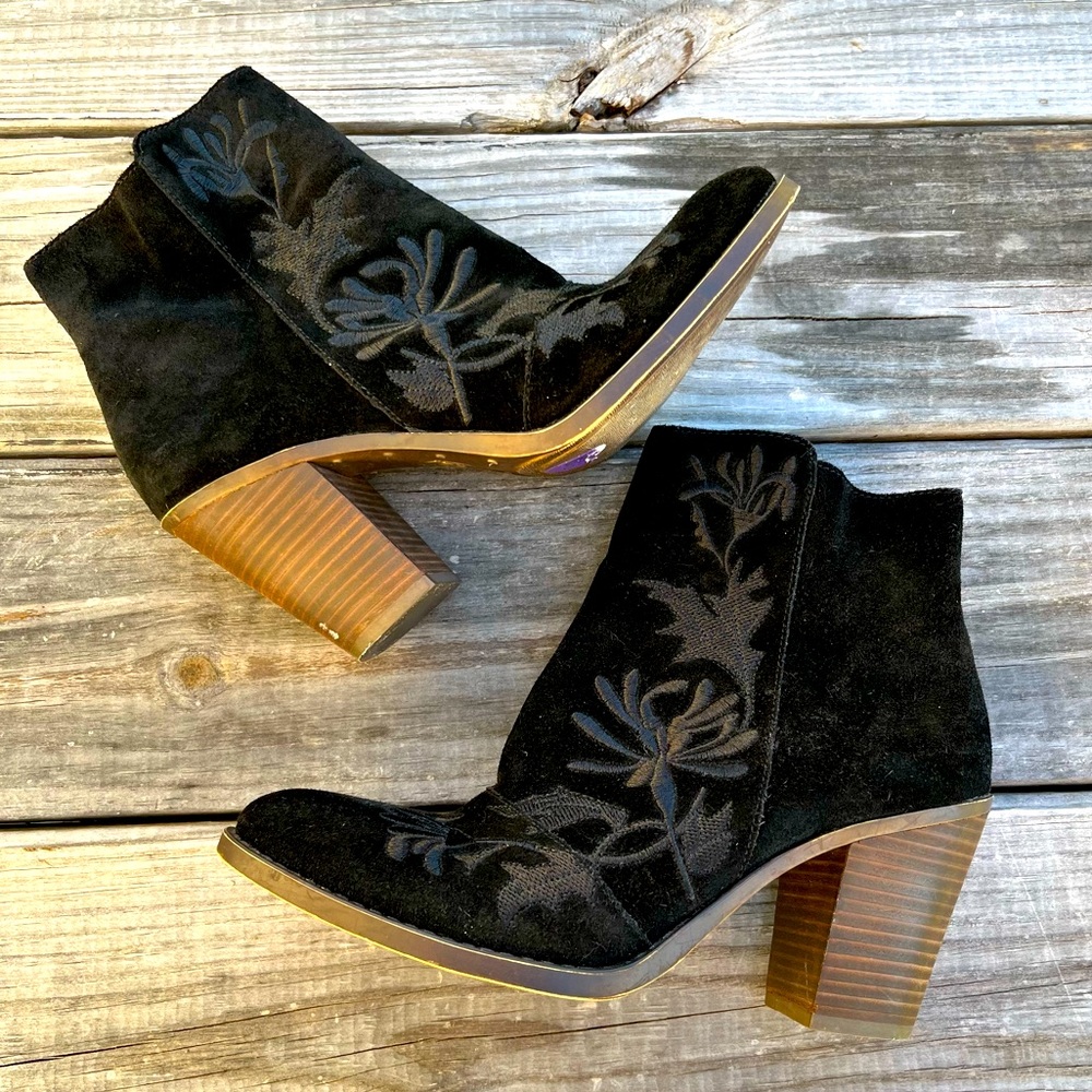 Lucky Brand Black Elenor Floral Embroidered Suede Boots Size 8.5
